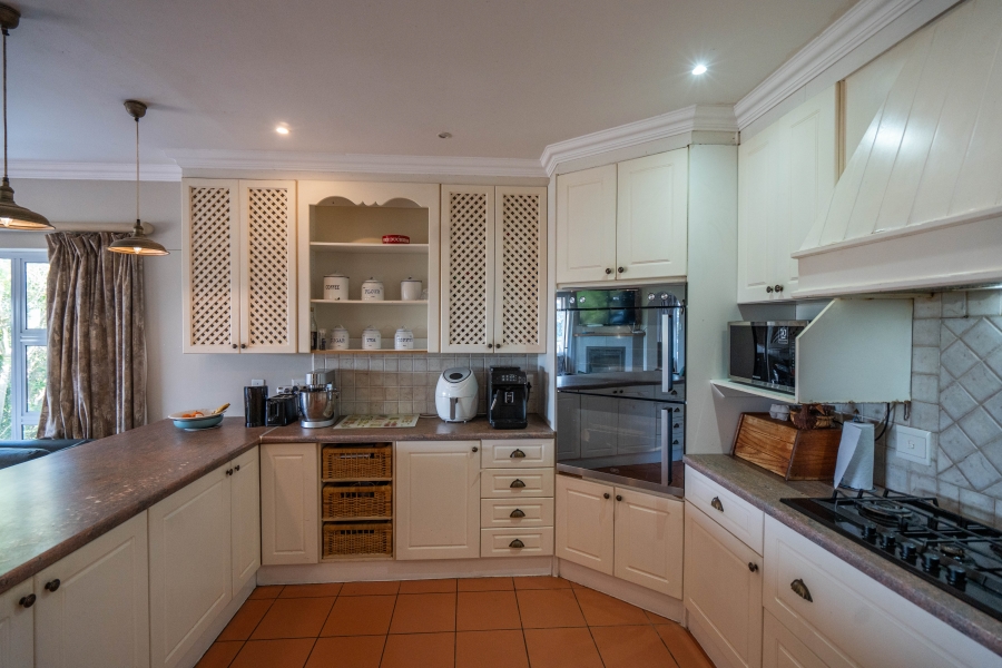 5 Bedroom Property for Sale in Seafield Eastern Cape